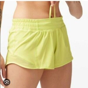Lululemon hotty hot short 2.5in size 2